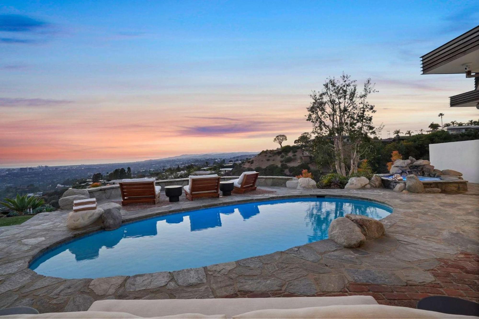Serene By Awhile Holiday home *