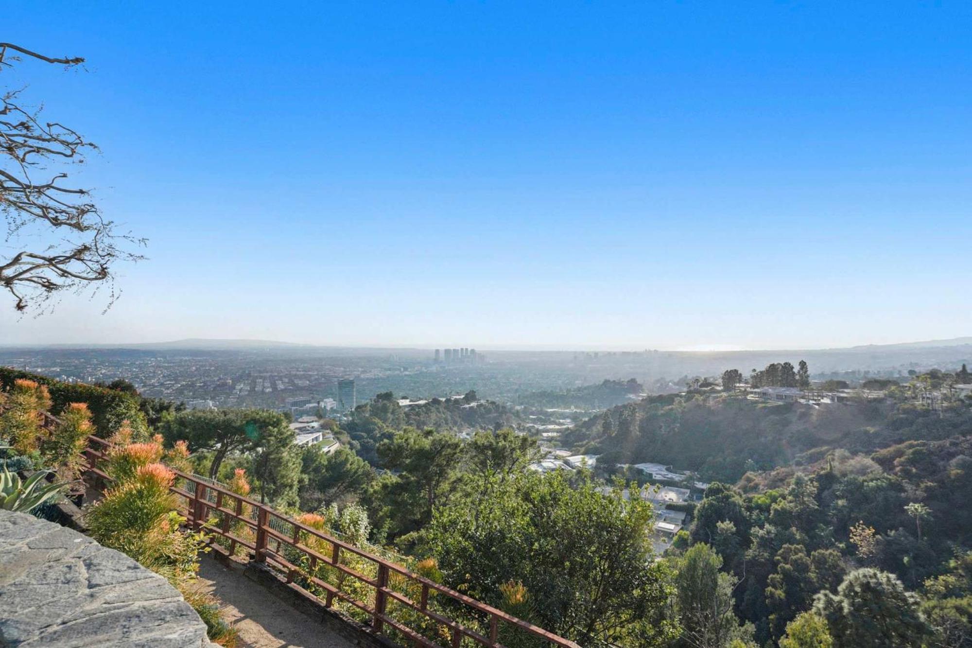 Serene By Awhile Holiday home Los Angeles