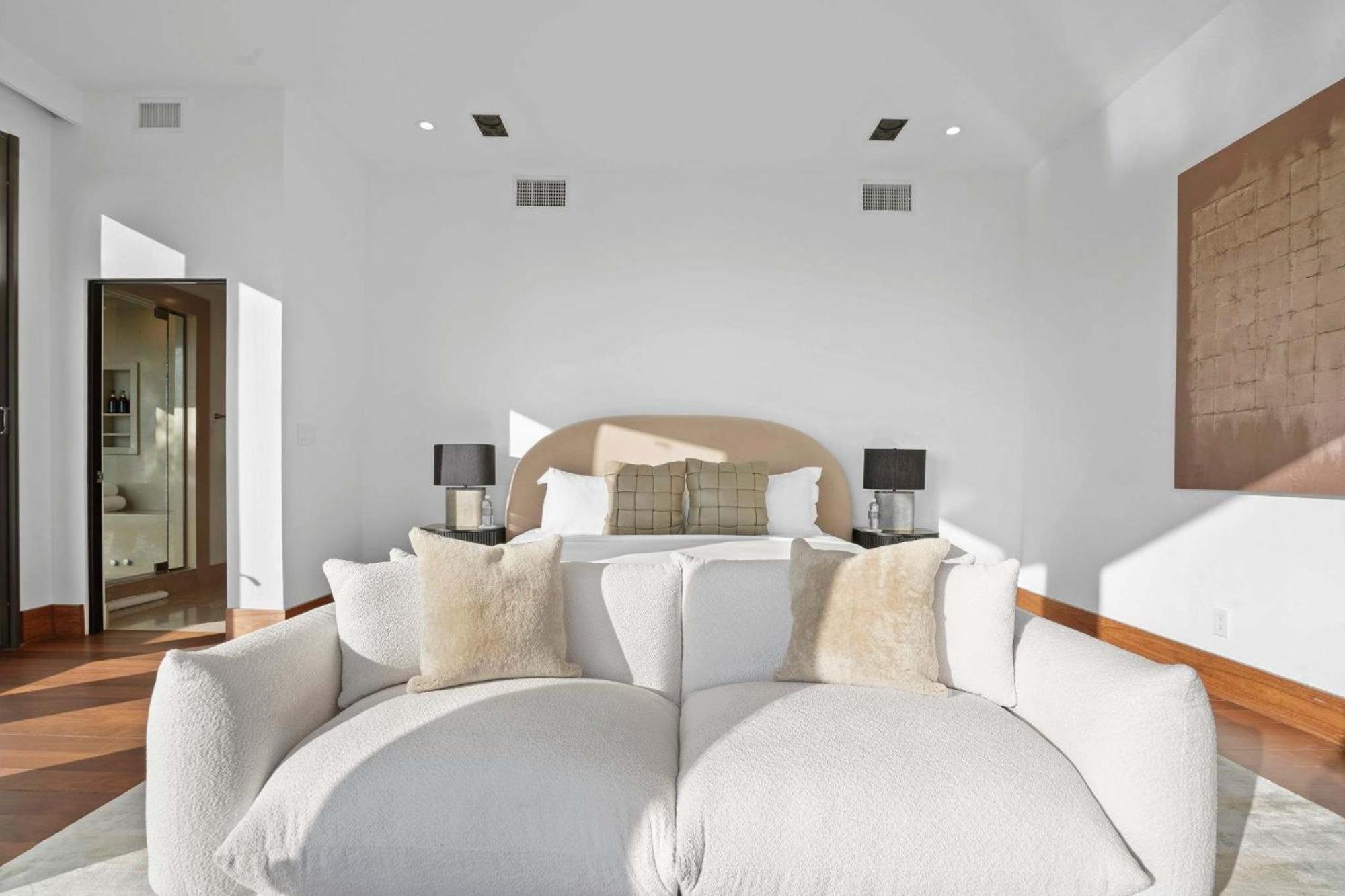 Holiday home Serene By Awhile *