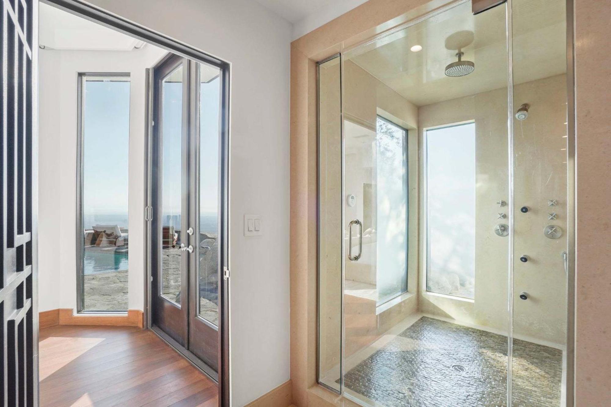 Serene By Awhile Holiday home Los Angeles