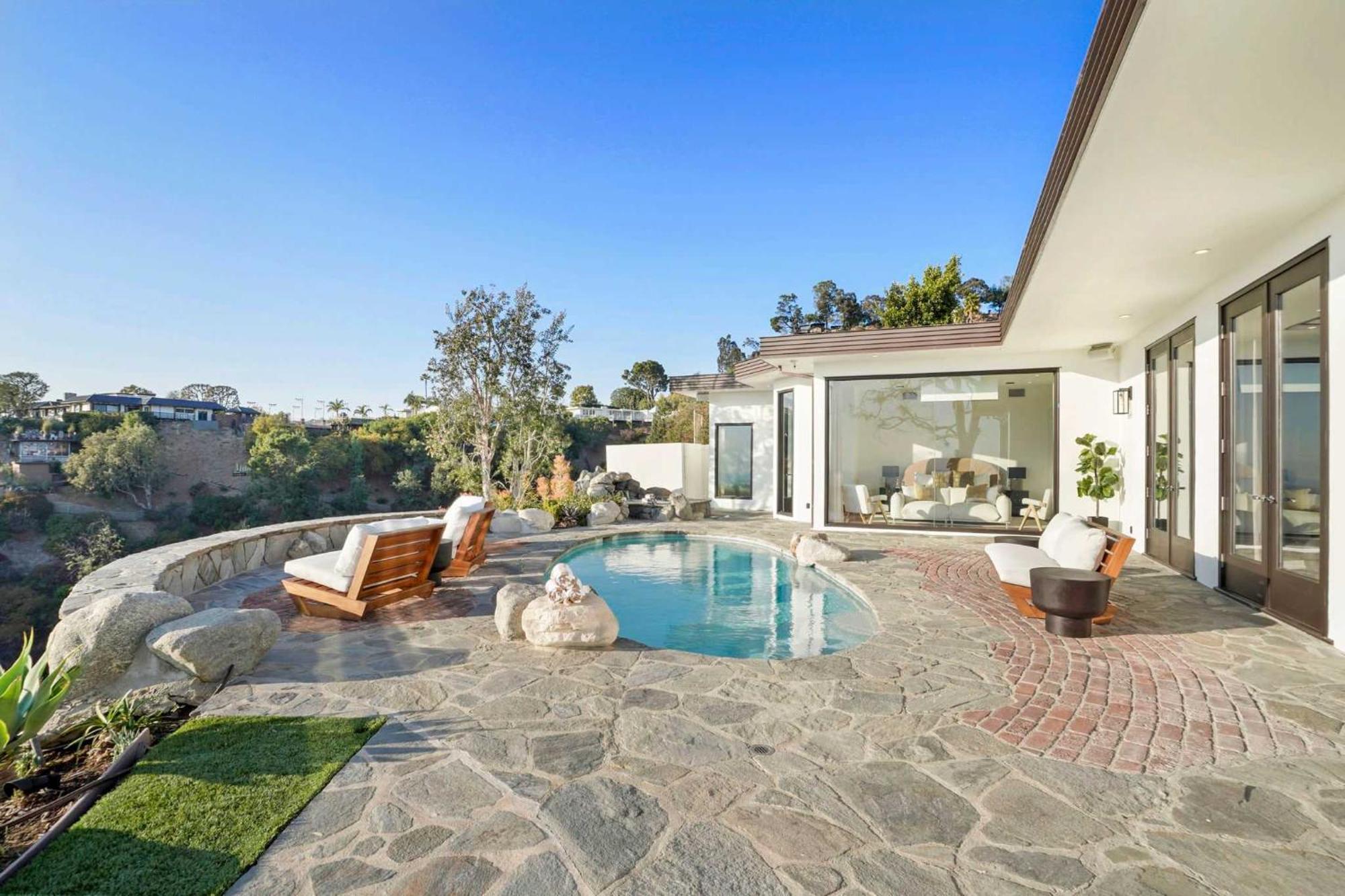 Serene By Awhile Holiday home