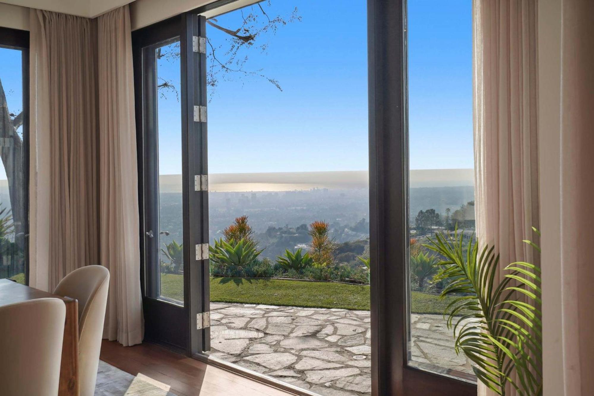 Serene By Awhile Holiday home Los Angeles